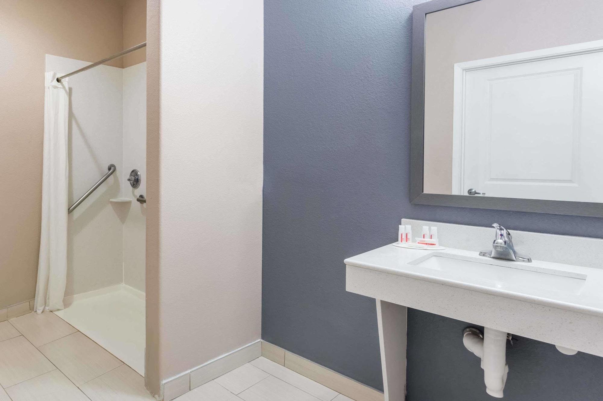 Atria Inn & Suites Three Rivers Εξωτερικό φωτογραφία