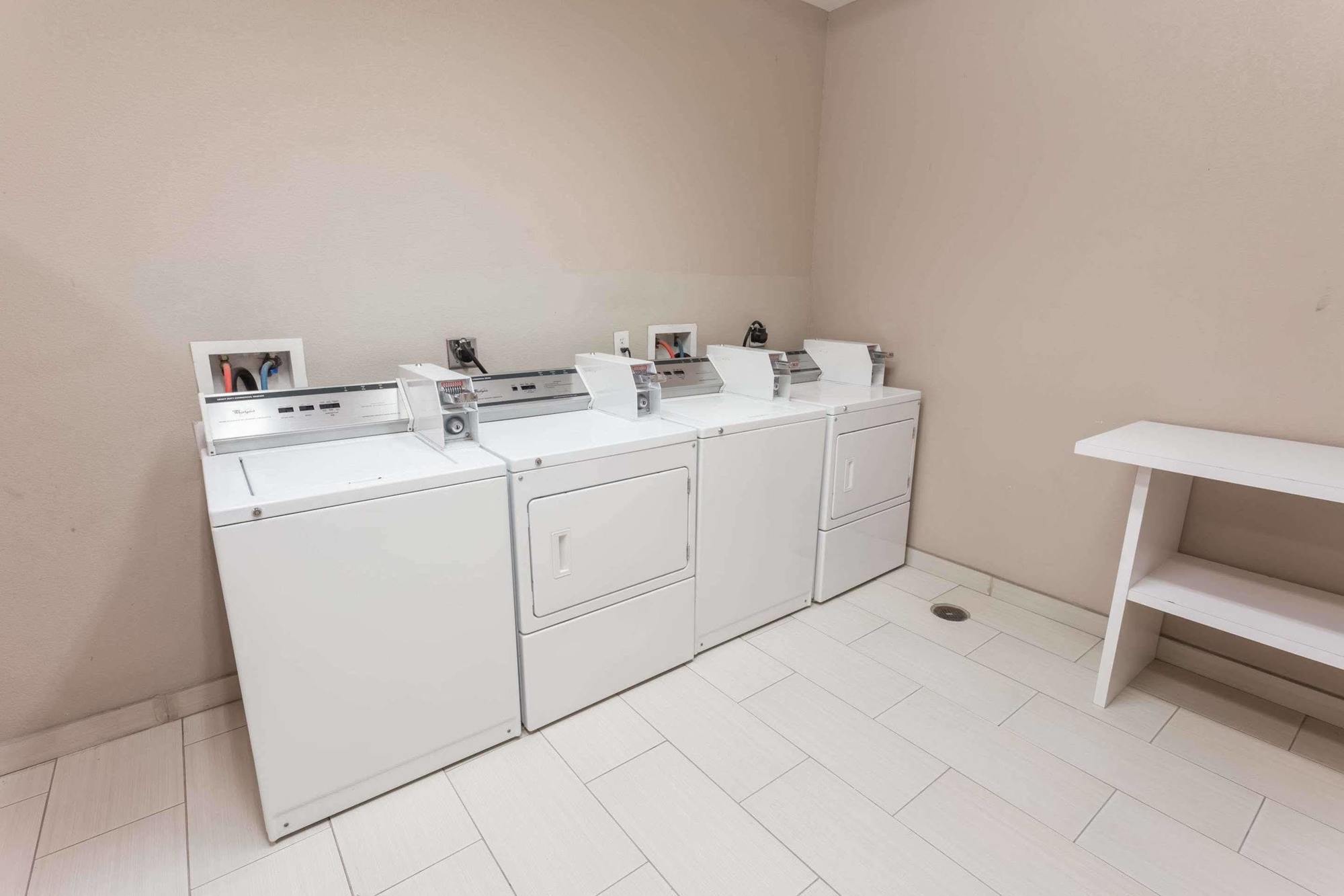 Atria Inn & Suites Three Rivers Εξωτερικό φωτογραφία